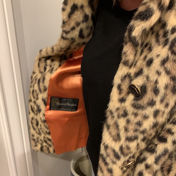 Faux Fur Leopard 🐆 Animal Print Mid-Length Vintage Coat Mob Wife Cool Buttons ✧ - Picture 4 of 15